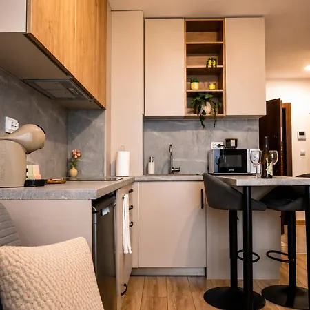 Vesta Dew- Modern With Free Parking In Апартамент *