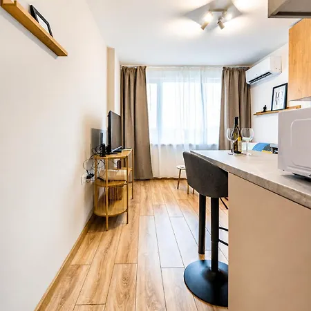 Апартамент Vesta Dew- Modern With Free Parking In