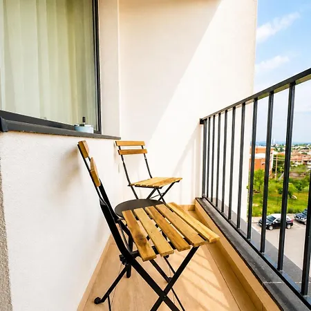 Апартамент Vesta Dew- Modern With Free Parking In